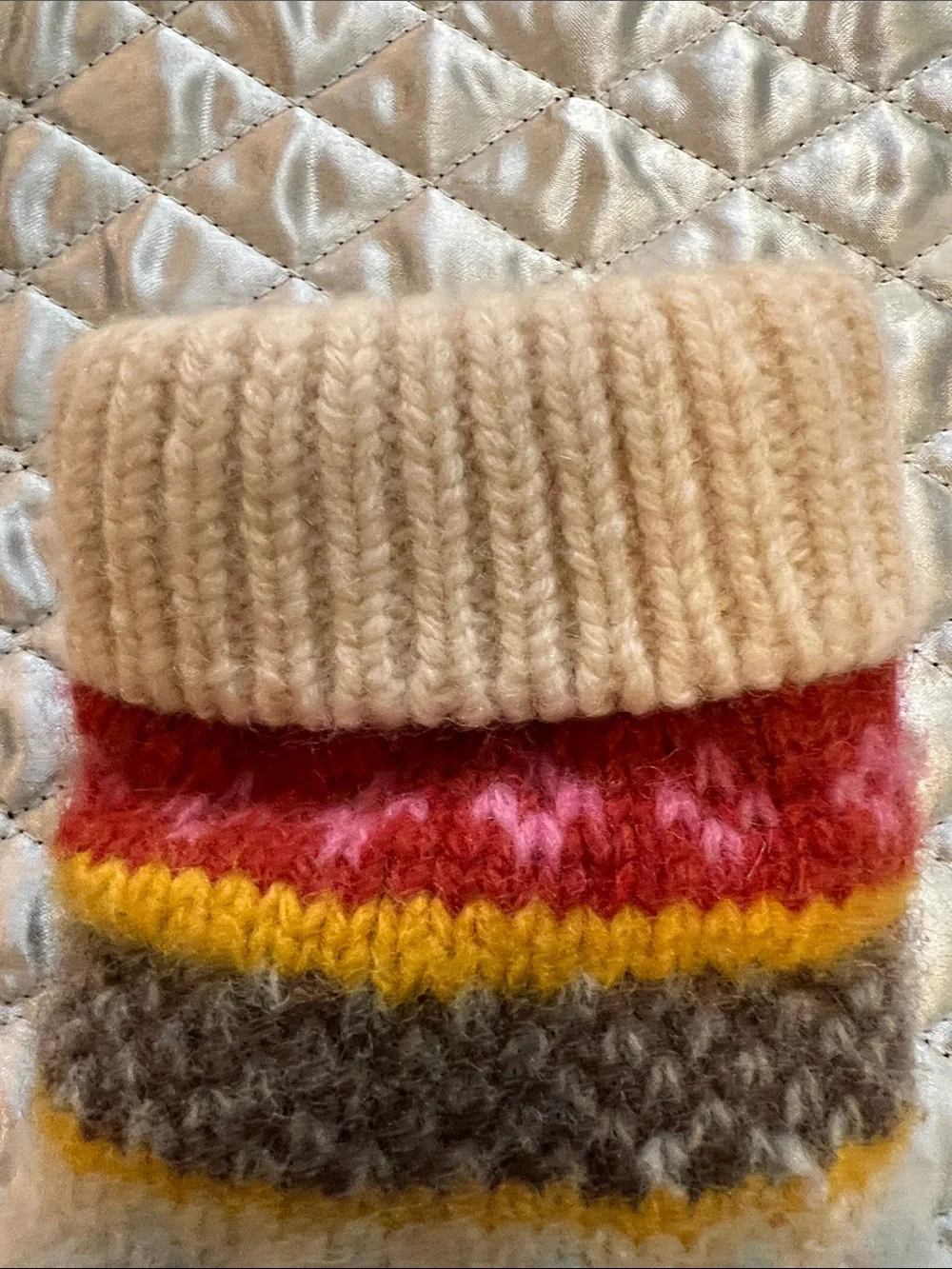 Women’s Multicolor Fair Isle Knit Gap Gloves with Beige Cuff